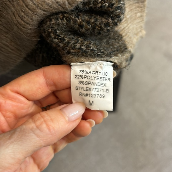 Jolie leopard print sweater. Size medium. - Picture 3 of 13